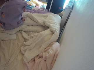 voyeurcam-julmodels-whitebed-4