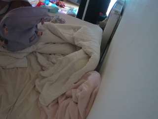 voyeurcam-julmodels-whitebed-4