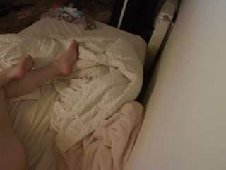 voyeurcam-julmodels-whitebed-4 webcam