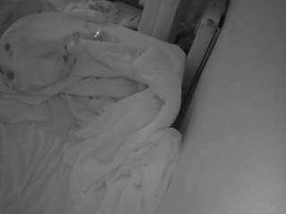 voyeurcam-julmodels-whitebed-4 webcam