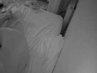 voyeurcam-julmodels-whitebed-4 webcam