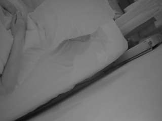 voyeurcam-julmodels-whitebed-4's CamSoda show and profile