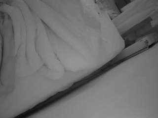 voyeurcam-julmodels-whitebed-4's CamSoda show and profile