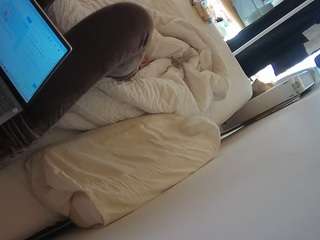 voyeurcam-julmodels-whitebed-4 webcam