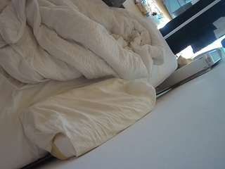 voyeurcam-julmodels-whitebed-4