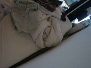 voyeurcam-julmodels-whitebed-4