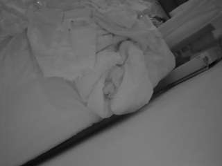 voyeurcam-julmodels-whitebed-4