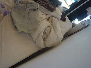 voyeurcam-julmodels-whitebed-4