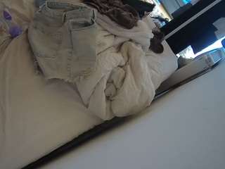 voyeurcam-julmodels-whitebed-4