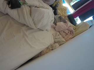 voyeurcam-julmodels-whitebed-4