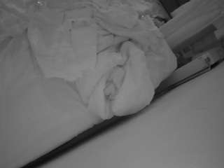 voyeurcam-julmodels-whitebed-4 webcam