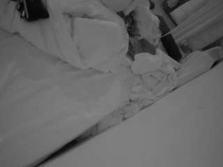 voyeurcam-julmodels-whitebed-4