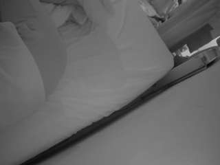 voyeurcam-julmodels-whitebed-4 webcam