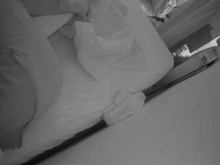 voyeurcam-julmodels-whitebed-4 webcam