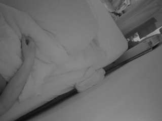 voyeurcam-julmodels-whitebed-4 webcam