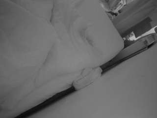 voyeurcam-julmodels-whitebed-4 webcam