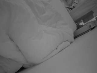 voyeurcam-julmodels-whitebed-4 webcam