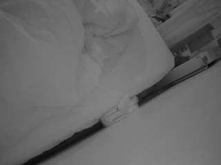 voyeurcam-julmodels-whitebed-4 webcam