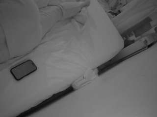 voyeurcam-julmodels-whitebed-4 webcam