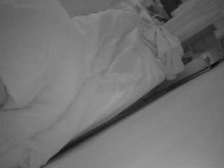 voyeurcam-julmodels-whitebed-4 webcam