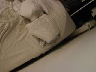 voyeurcam-julmodels-whitebed-4 webcam