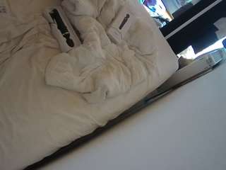 voyeurcam-julmodels-whitebed-4 webcam