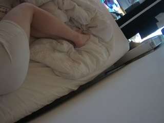 voyeurcam-julmodels-whitebed-4 webcam