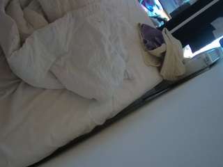 voyeurcam-julmodels-whitebed-4 webcam