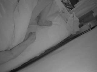 voyeurcam-julmodels-whitebed-4 webcam