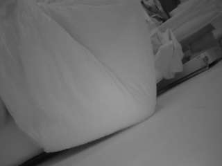 voyeurcam-julmodels-whitebed-4 webcam