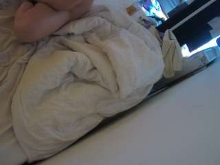 voyeurcam-julmodels-whitebed-4