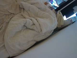 voyeurcam-julmodels-whitebed-4 webcam