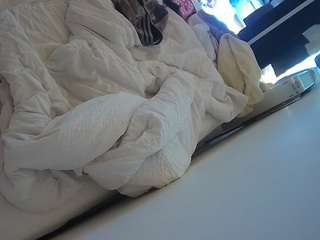 voyeurcam-julmodels-whitebed-4 webcam