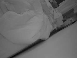 voyeurcam-julmodels-whitebed-4 webcam