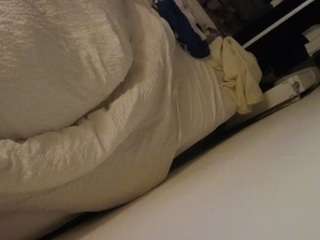 voyeurcam-julmodels-whitebed-4 webcam