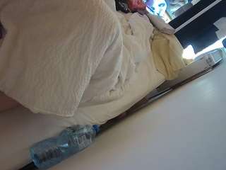 voyeurcam-julmodels-whitebed-4