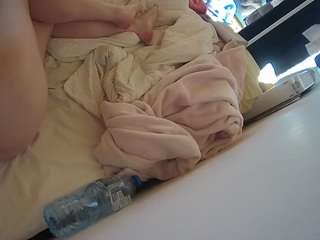 voyeurcam-julmodels-whitebed-4 webcam