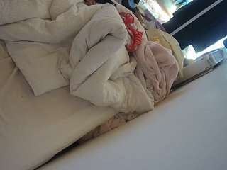 voyeurcam-julmodels-whitebed-4's CamSoda show and profile