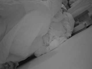 voyeurcam-julmodels-whitebed-4