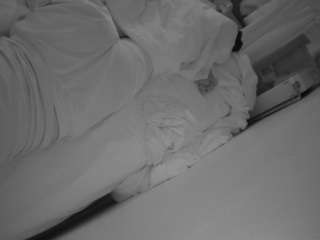 voyeurcam-julmodels-whitebed-4