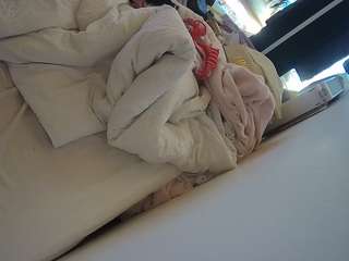 voyeurcam-julmodels-whitebed-4