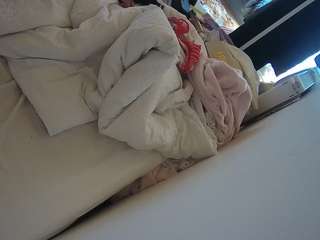 voyeurcam-julmodels-whitebed-4