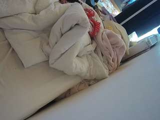 voyeurcam-julmodels-whitebed-4
