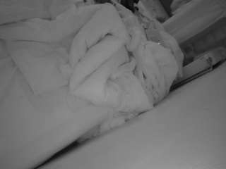 voyeurcam-julmodels-whitebed-4