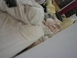 voyeurcam-julmodels-whitebed-4