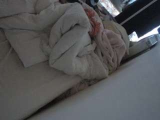 voyeurcam-julmodels-whitebed-4's CamSoda show and profile