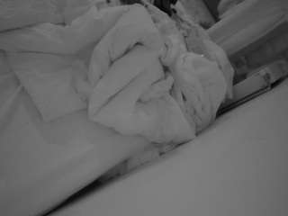 voyeurcam-julmodels-whitebed-4 webcam
