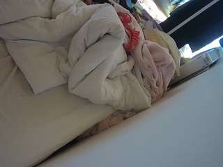 voyeurcam-julmodels-whitebed-4