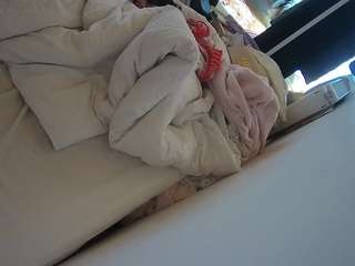 voyeurcam-julmodels-whitebed-4 webcam