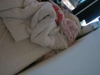 voyeurcam-julmodels-whitebed-4